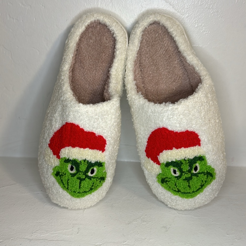 New Grinch sherpa hard bottom slippers size 9/9.5